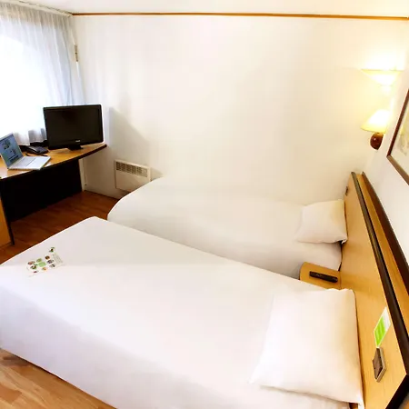 Hotel Campanile Nature - Parc Des Exposition 3*