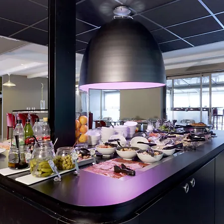 Hotel Campanile - Parc Des Expositions 3*