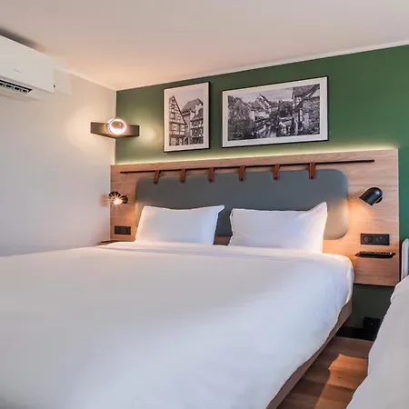 Hotell Campanile Nature - Parc Des Exposition