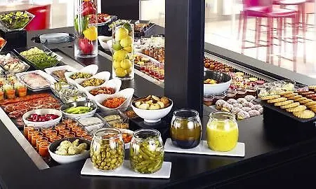 Hotel Campanile Nature - Parc Des Exposition 3*